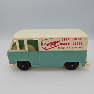 COMO Plastics Columbus IN Home Pride Oven Fresh Baked Goods Delivery Van